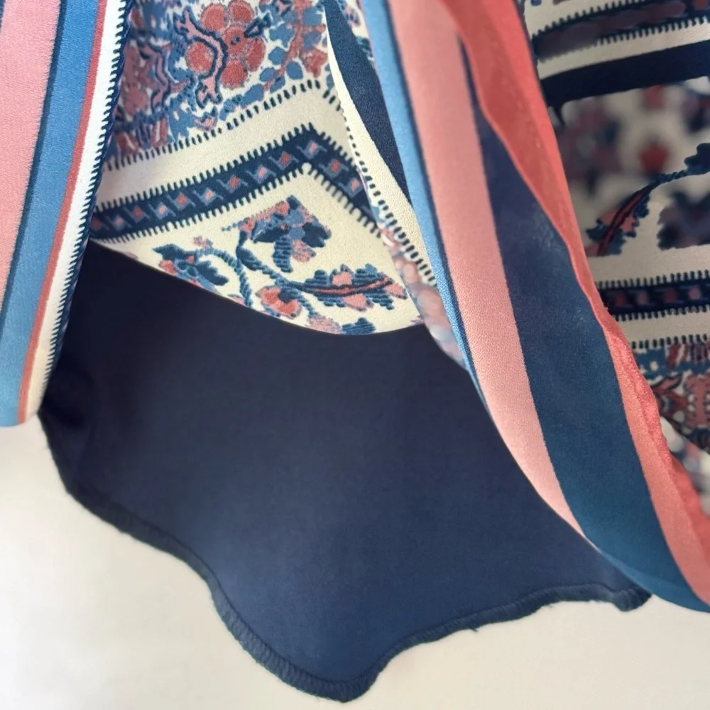 Triangular Silky Top - Picture 3 of 4